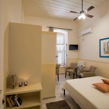 Omorfi Poli ゲストハウス ナフプリオ