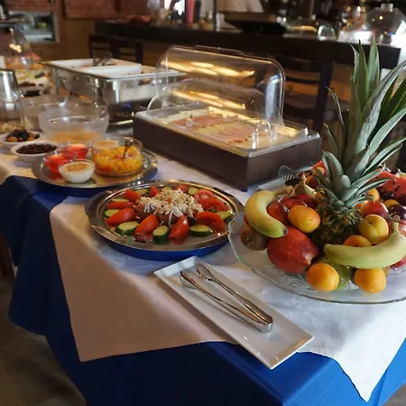 ゲストハウス Omorfi Poli ナフプリオ