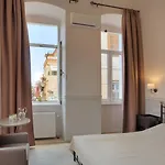 Πανσιόν Omorfi Poli 4*