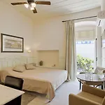 Omorfi Poli 4*