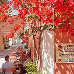 Πανσιόν Omorfi Poli 4*