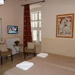 Omorfi Poli Πανσιόν 4*