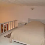 Πανσιόν Omorfi Poli 4*