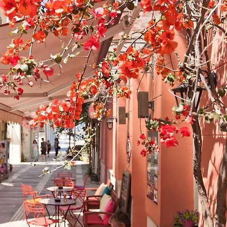 Omorfi Poli Πανσιόν