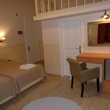 Omorfi Poli 4* Nauplion