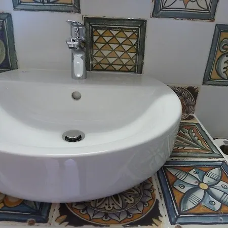 Omorfi Poli Πανσιόν