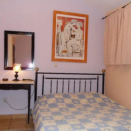 Omorfi Poli 4*