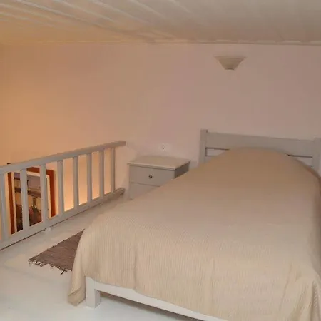 Πανσιόν Omorfi Poli 4*