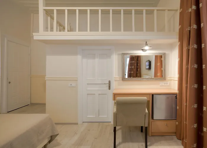 Omorfi Poli Πανσιόν