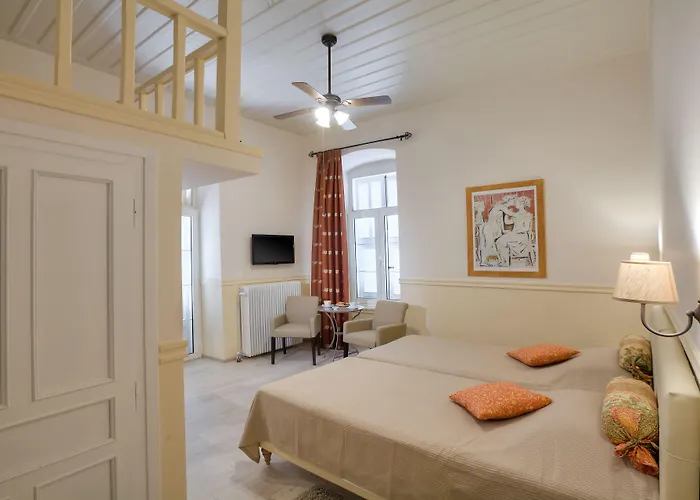 Πανσιόν Omorfi Poli 4*