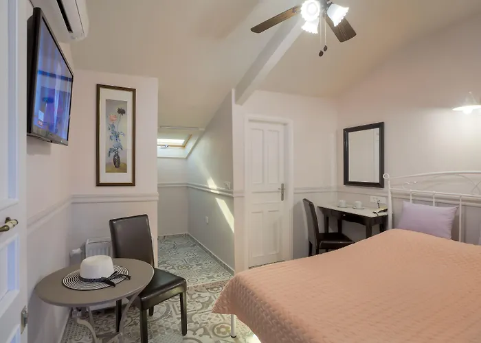 Πανσιόν Omorfi Poli