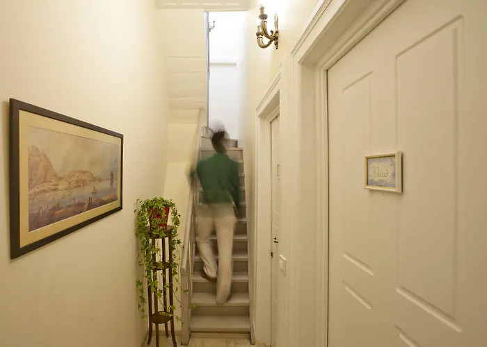 Omorfi Poli Ναύπλιο