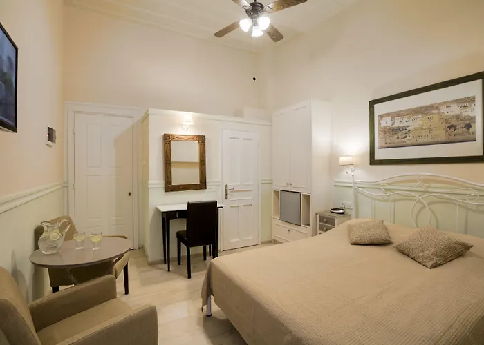 Omorfi Poli Ναύπλιο