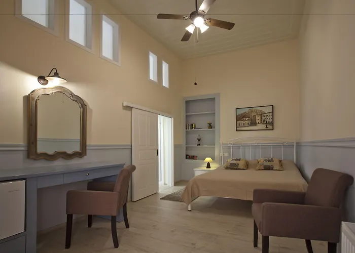 Πανσιόν Omorfi Poli Ναύπλιο