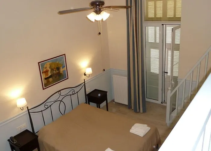 Omorfi Poli Πανσιόν