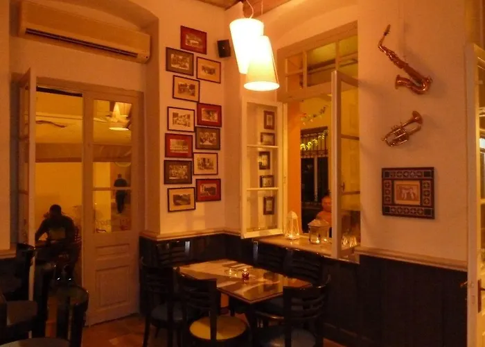 Omorfi Poli Gasthuis 4*