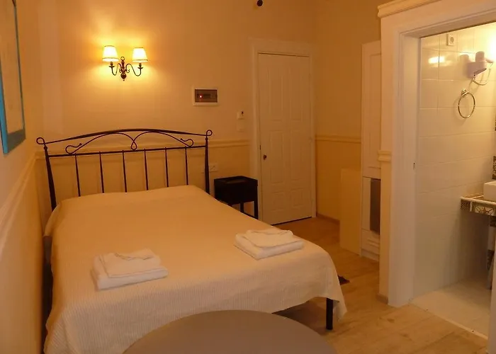 Omorfi Poli Πανσιόν 4*